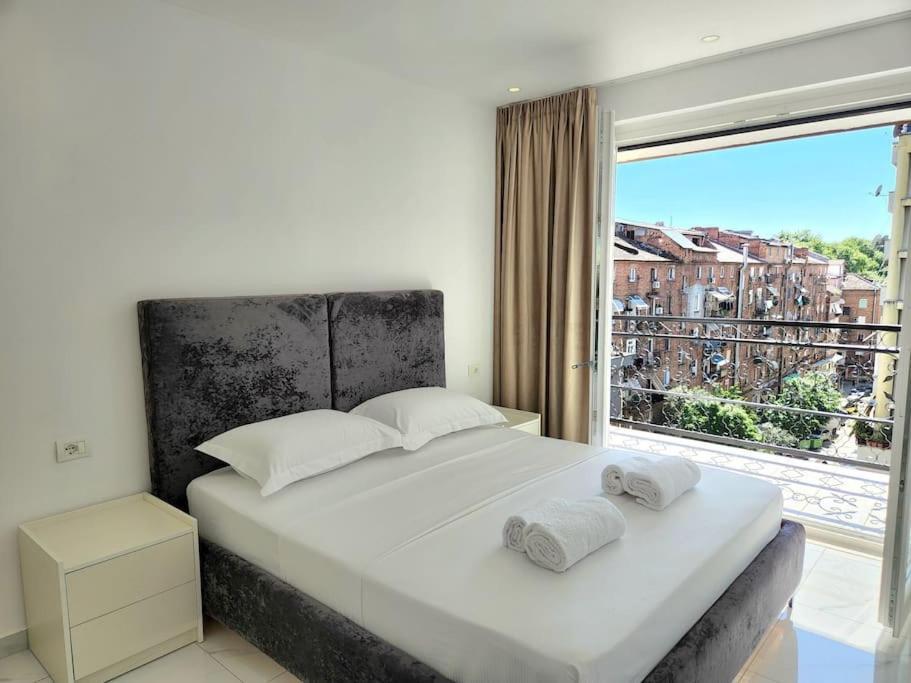 Center Penthouse Oasis Апартаменты Тирана