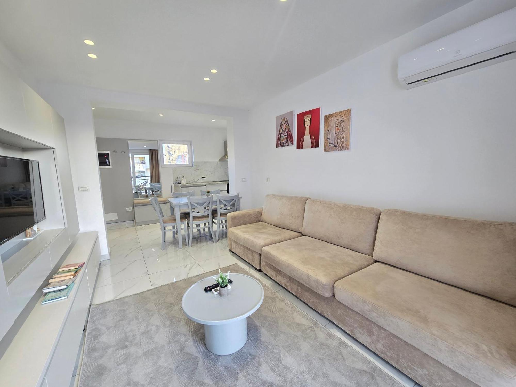 Center Penthouse Oasis Тирана